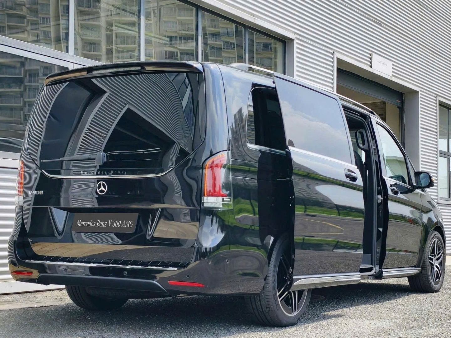 Mercedes V300 AMG