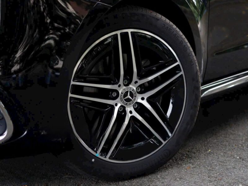 Mercedes V300 AMG