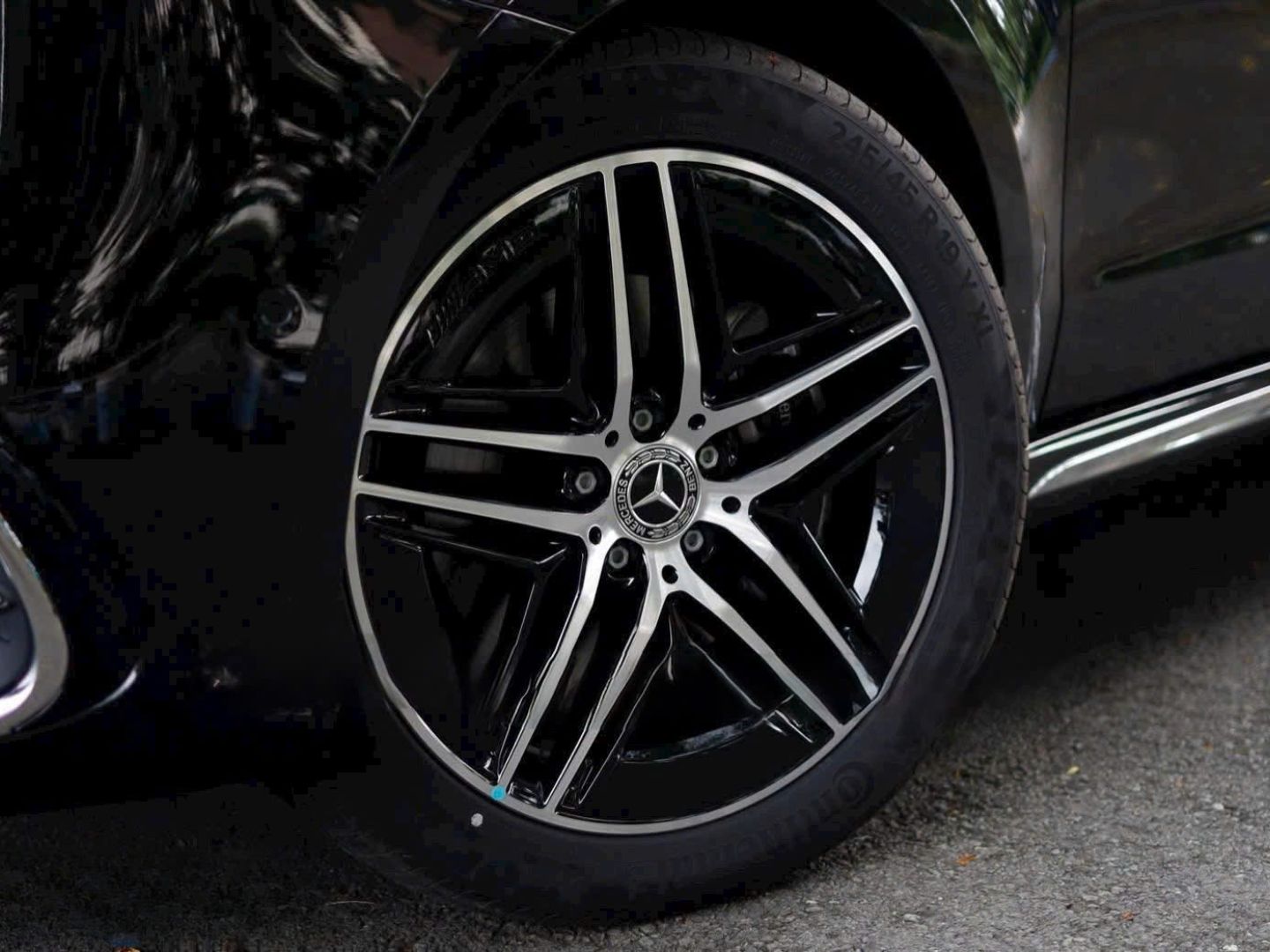 Mercedes V300 AMG