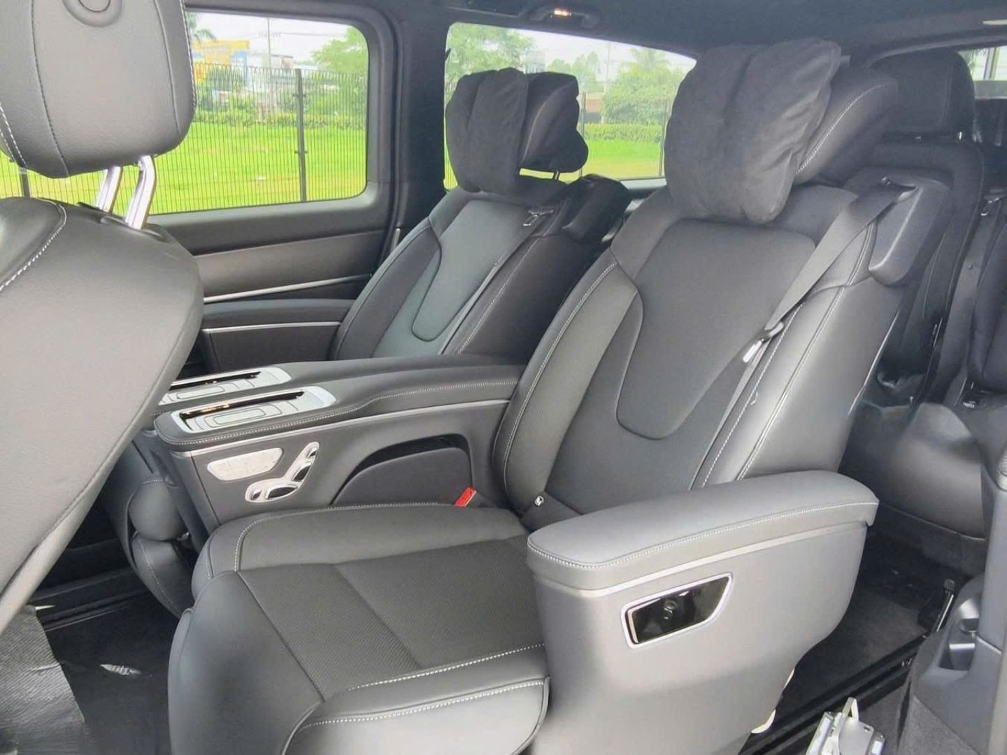 Mercedes V300 AMG