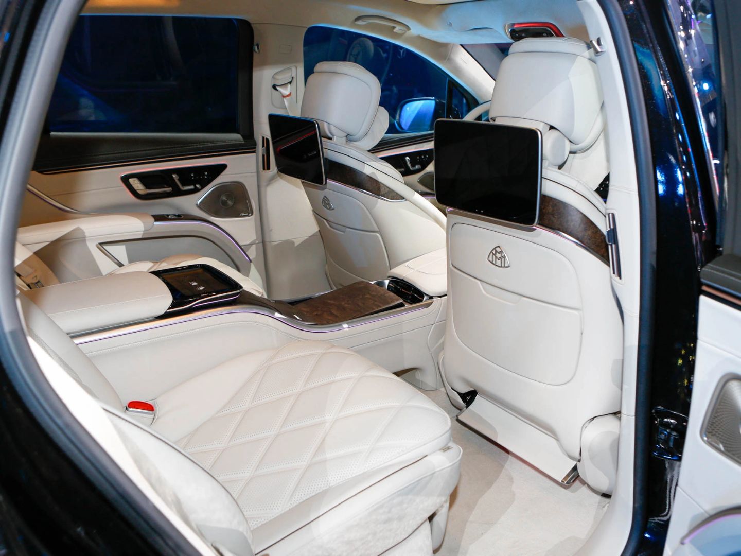 Mercedes Maybach EQS 680 SUV