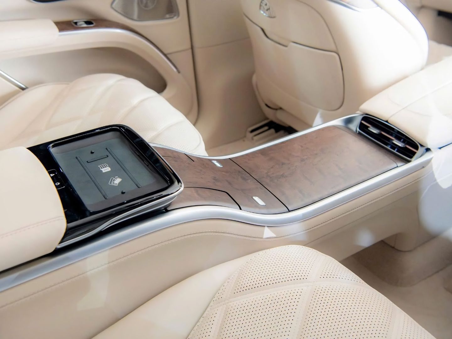 Mercedes Maybach EQS 680 SUV