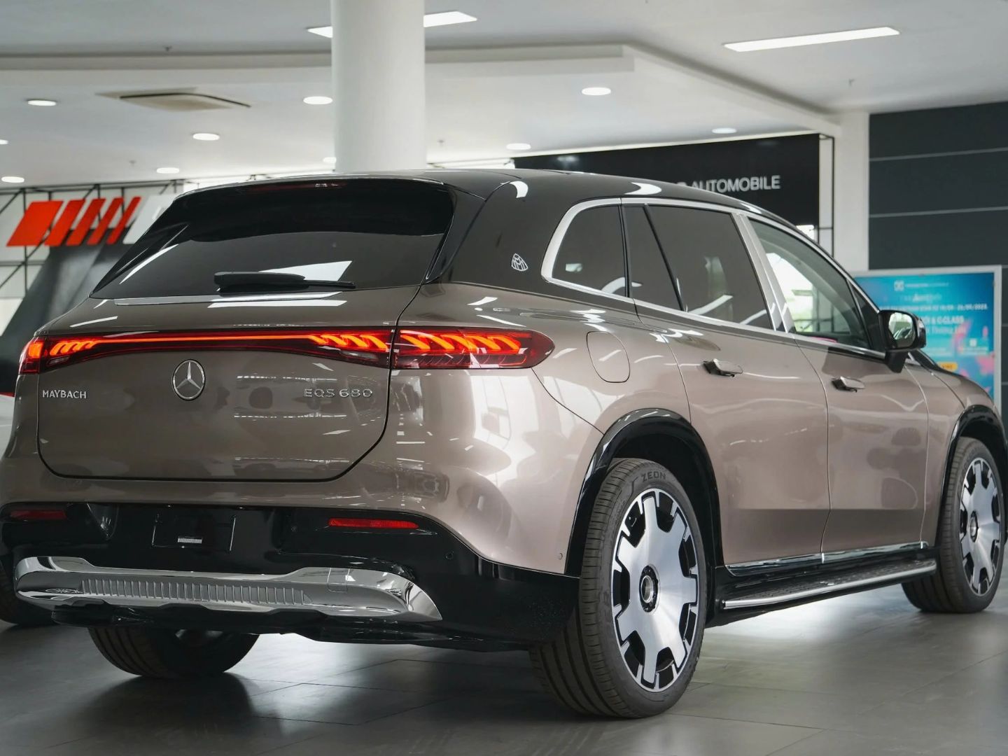 Mercedes Maybach EQS 680 SUV