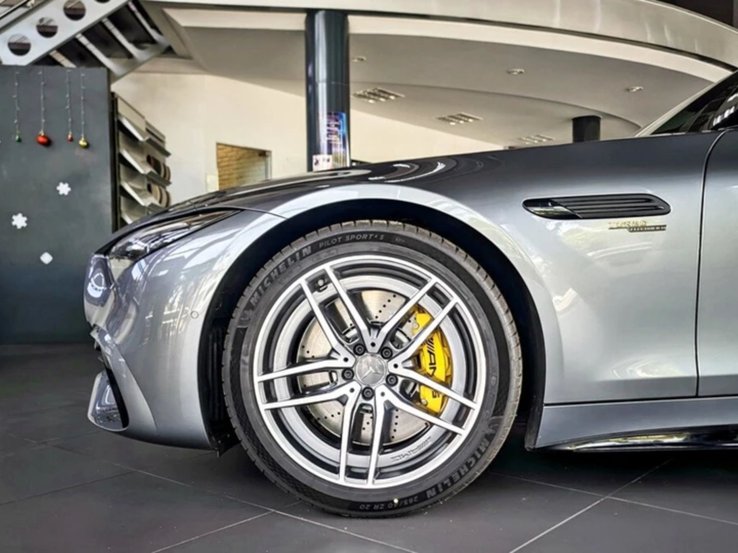 Mercedes AMG SL 43